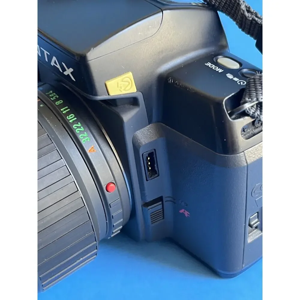 Pentax SF10 35mm SLR Film Camera with Takumar-F Zoom 1:4-5.6 70-200mm Untested